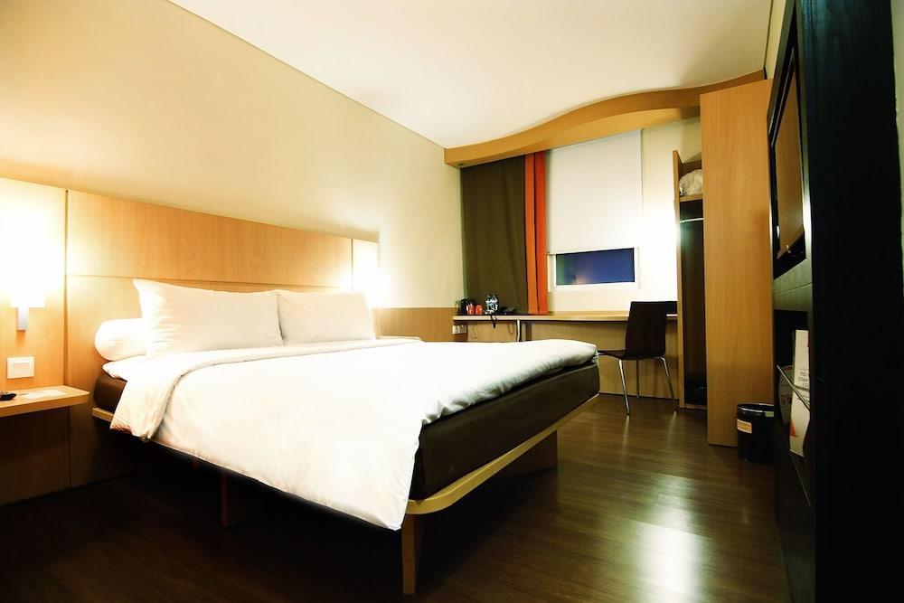 Ibis Surabaya City Center Екстер'єр фото