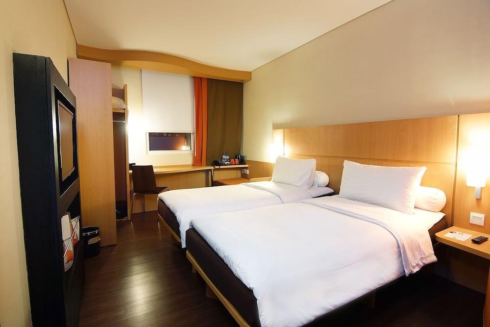 Ibis Surabaya City Center Екстер'єр фото