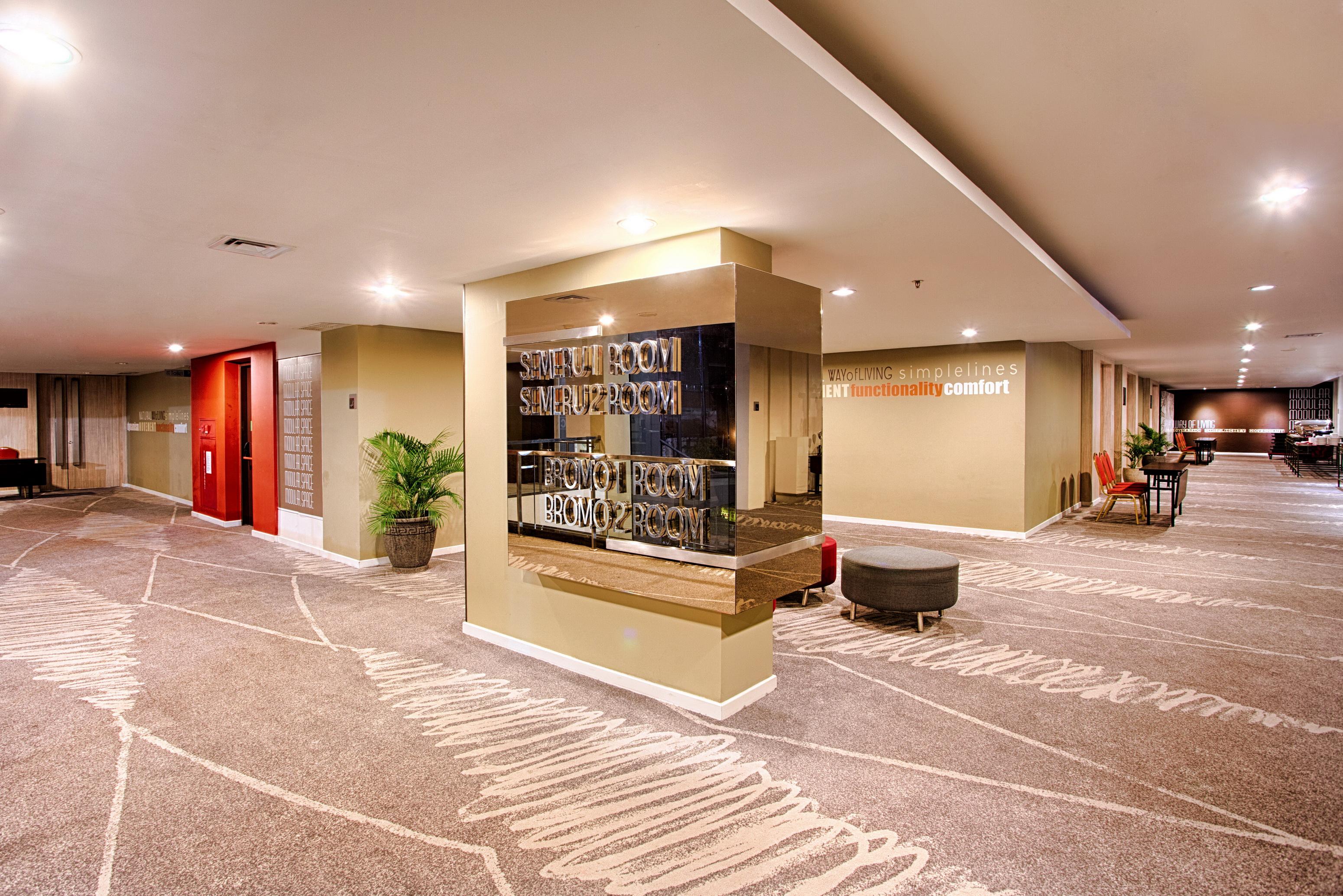 Ibis Surabaya City Center Екстер'єр фото