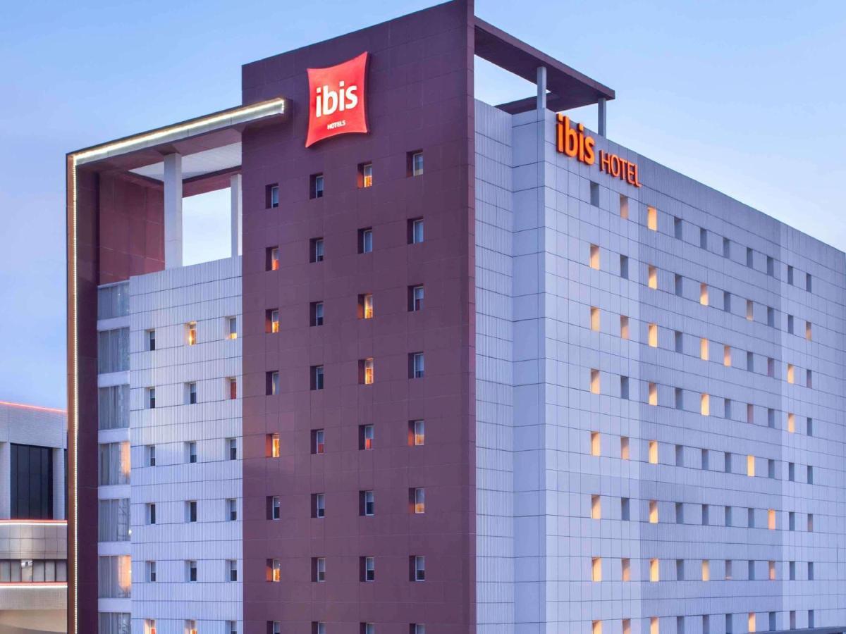 Ibis Surabaya City Center Екстер'єр фото