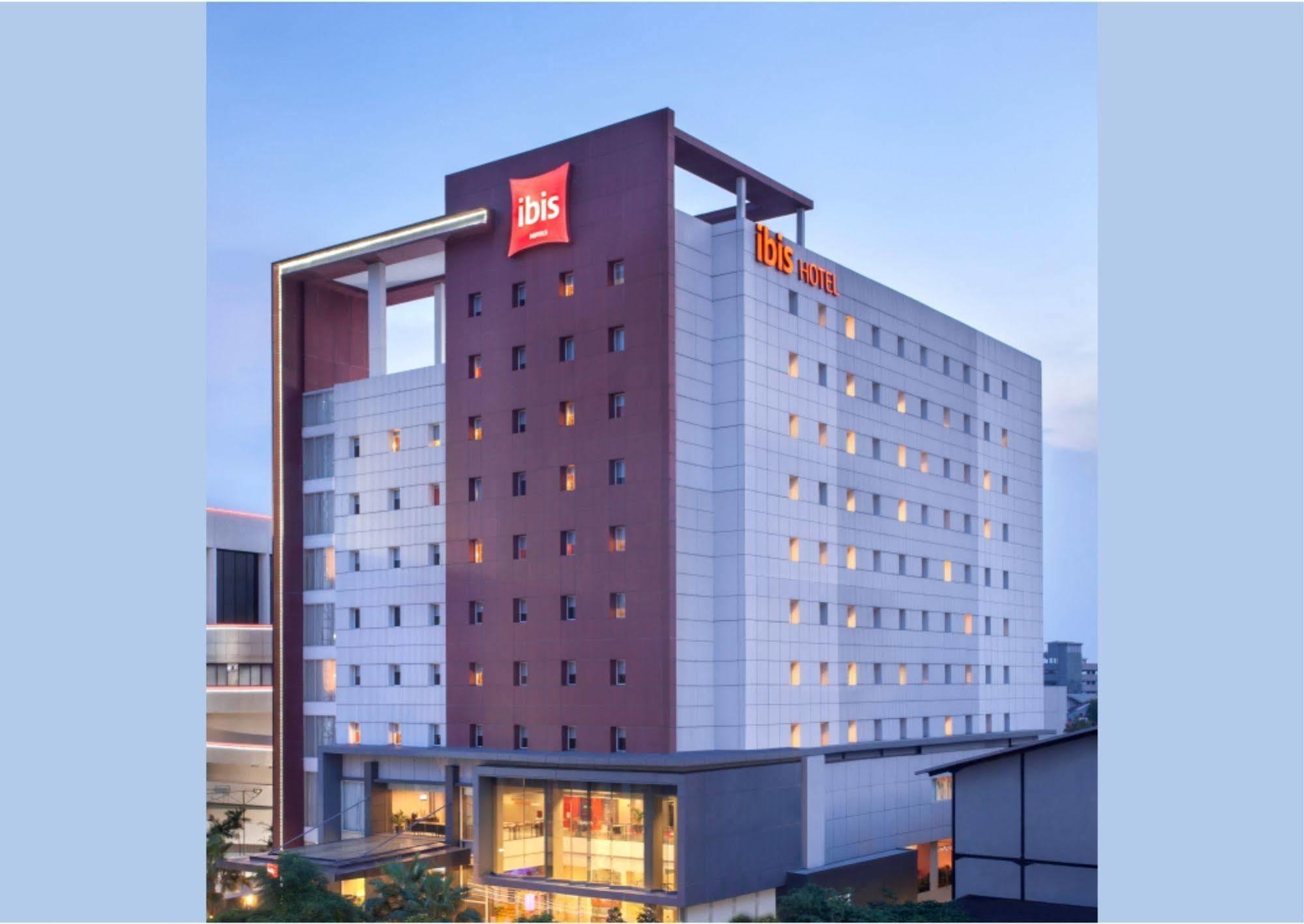 Ibis Surabaya City Center Екстер'єр фото