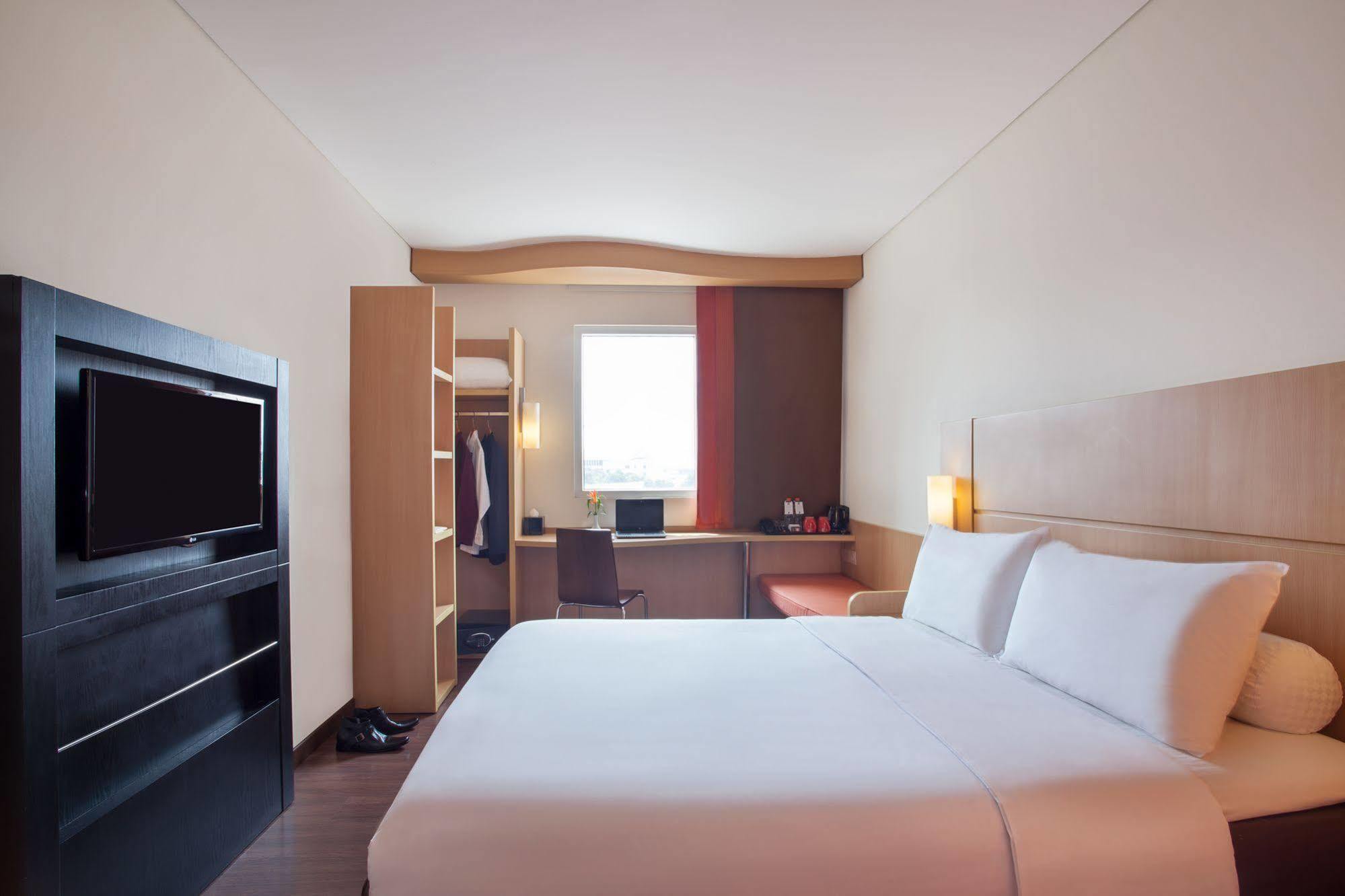 Ibis Surabaya City Center Екстер'єр фото
